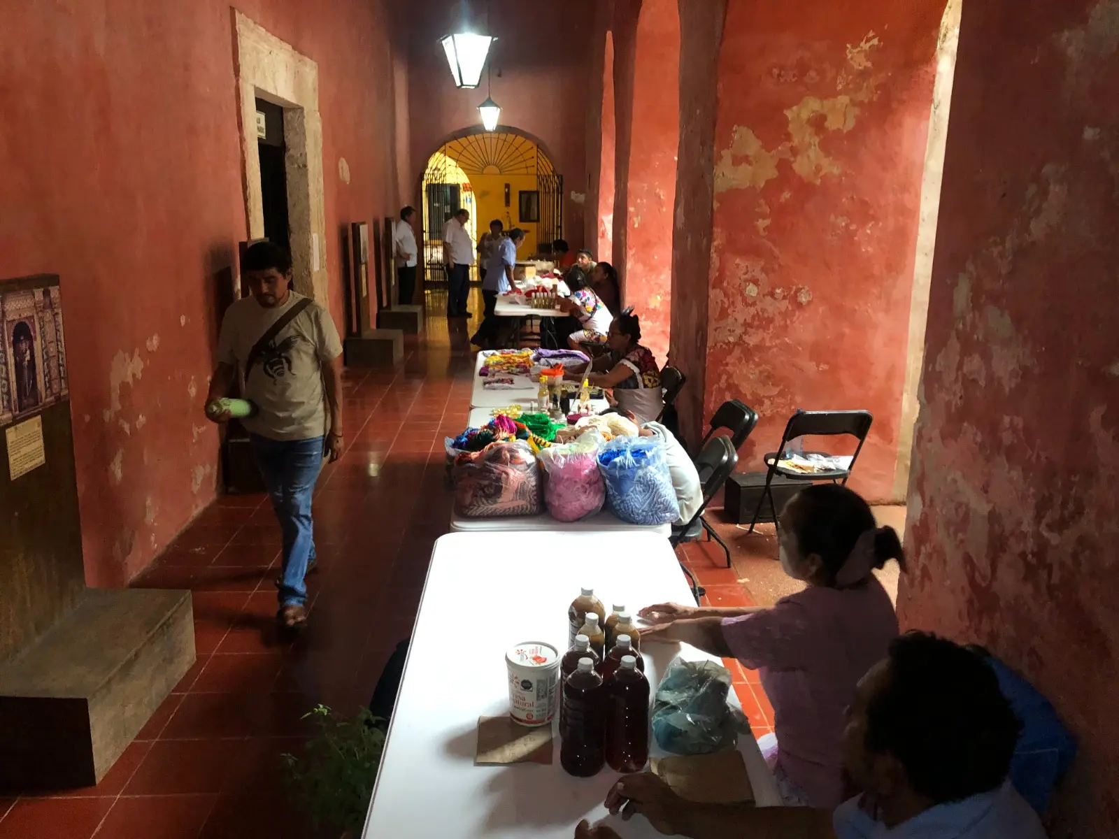 Tianguis agroecológico con productos de la red de productores